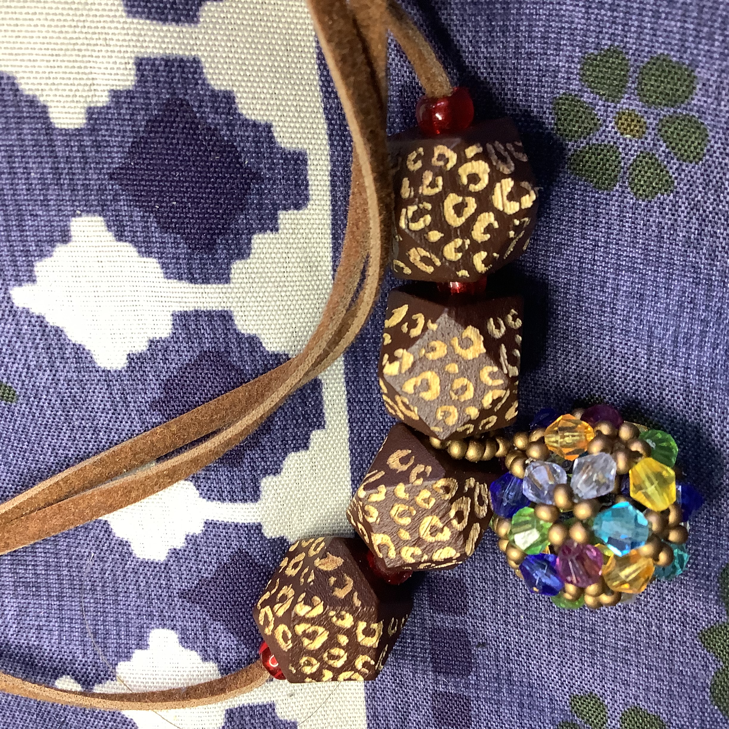 カラフルドーム・革紐つき・豹柄ビーズ・1m